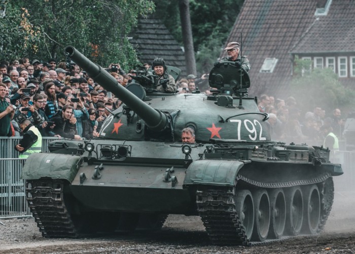 T-62, momeală pentru Javeline! Putin scoate tancurile din muzeele Rusiei și le trimite pe front, în Ucraina!