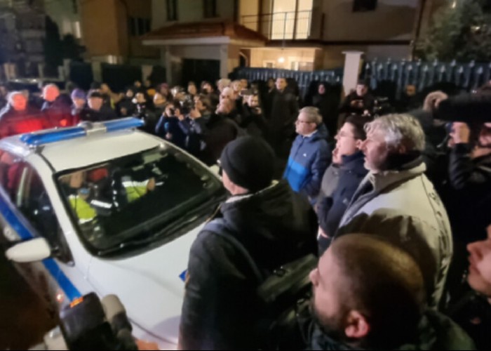 VIDEO. Codruța Kovesi și Parchetul European intră la rupere în Bulgaria unde politicieni de top sunt implicați în fraude uriașe cu fonduri europene / Fostul premier Boiko Borisov și alți trei importanți demnitari au fost reținuți