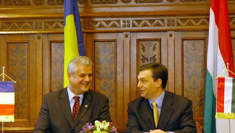 De-a dreptul grețos: pușcăriașul putinist Adrian Năstase, felicitat de românofobul Viktor Orban, care i-a trimis și o ”selecție de vinuri”. Când spunem Ungaria, noi spunem de fapt Rusia