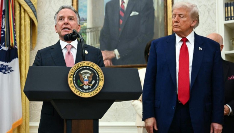 VIDEO Familia Trump și cea a lui Steve Witkoff, acuzate de fapte grave de corupție. Sute de milioane de dolari au intrat în conturile celor două familii după ce Casa Albă a aprobat o tranzacție fără precedent, vulnerabilizând securitatea SUA: vânzare de cipuri AI către Emiratele Arabe Unite