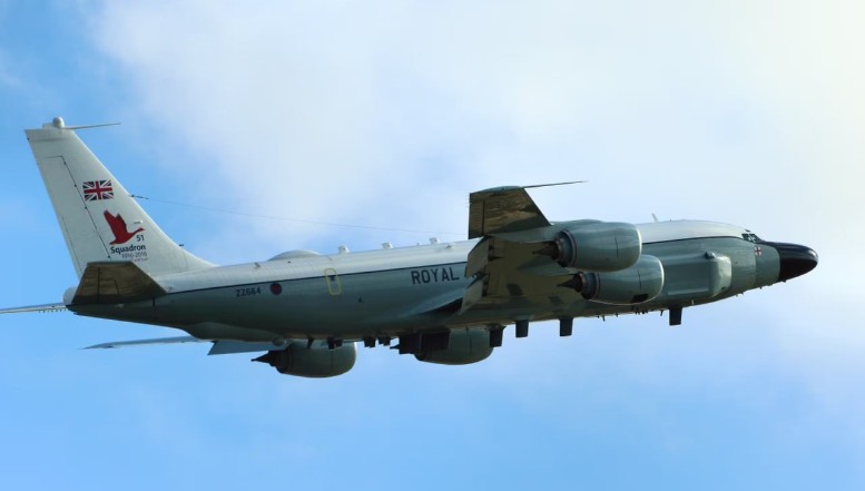 Trei avioane britanice s-au apropiat de granița Rusiei din Marea Neagră, provocând agitație la Moscova care a dispus ridicarea unui avion de vânătoare Su-27 / Analiști militari: a fost o curajoasă misiune de cercetare și de culegere de informații despre forțele rusești