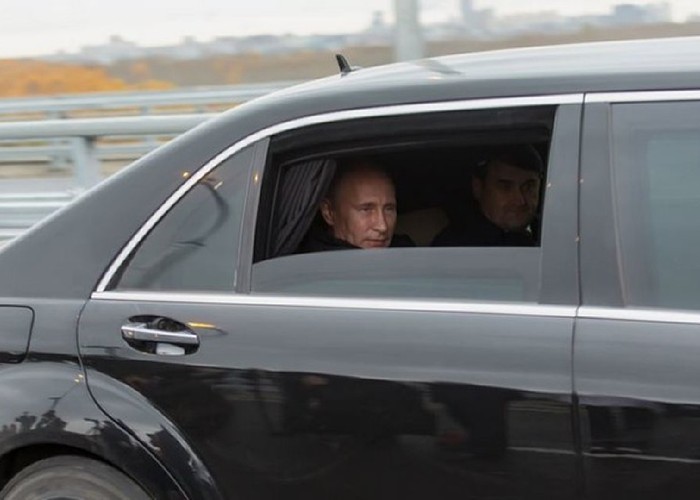 News Alert! Coloana de vehicule blindate a lui Vladimir Putin ar fi fost vizată de un atac cu bombă