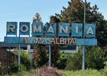 EXCLUSIV Document. La solicitarea Podul.ro, Autoritatea Vamală Română a demontat rușinoasa și învechita stelă de la intrarea în România prin Vama Albița. Aceasta stârnea o serie de reacții negative pe rețelele de socializare din partea turiștilor de pe ambele maluri ale Prutului, afectând imaginea României