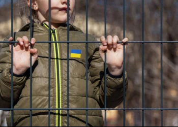 Autoritățile ruse au lansat un catalog cu copii ucraineni oferiți spre adopție, sortați în funcție de vârstă, culoarea ochilor și a părului, respectiv forma preferată de tutelă. Reacții de la Kiev: "Modul în care ne descriu copiii nu se deosebește de un catalog al sclavilor" / "Acesta este traficul de copii în secolul XXI"