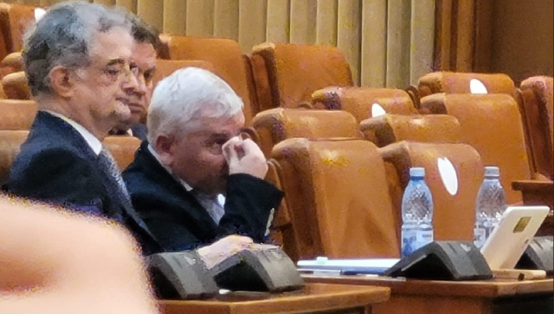 Deputații Dan Vîlceanu și Florin Roman s-au bătut în Parlament. Roman a sângerat abundent după ce ar fi fost lovit cu genunchiul în față