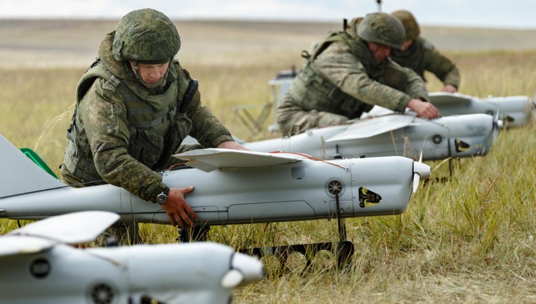 Avertismentul unui important general german: Rusia plănuiește să lanseze simultan 2000 de drone asupra Ucrainei. Singura modalitate eficientă a Kievului de a se apăra rămâne lovirea fabricilor de drone cu rachete cu rază lungă de acțiune