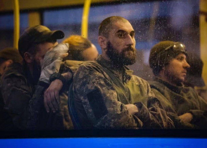 Ucraina a reușit să recupereze 95 dintre EROII de la AZOVSTAL. Printre aceștia sunt și 43 de membri ai Regimentului Azov. Toți sunt însă grav răniți, având nevoie de îngrijiri medicale complexe