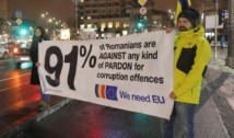 Manifestație pro-UE. Oficialii europeni, întâmpinați cu scandări anti-Dragnea: "Europa, vrem să știi că a furat de la copii!"