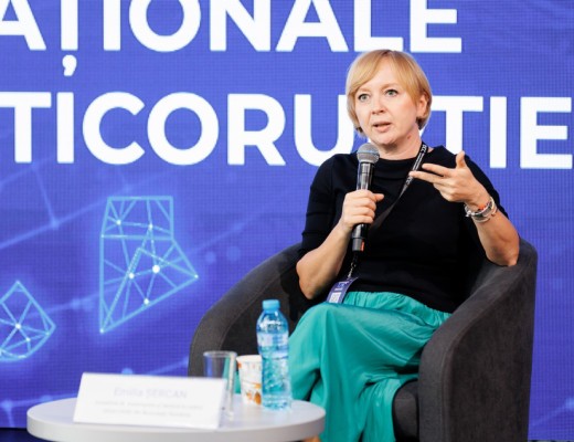 Emilia Șercan îndeamnă presa să fie la fel de intransigentă ca în cazul lui Moșteanu cu toate fraudele academice comise de politicieni aflați încă în funcții. „Digi24 a fost vârf de lance. Bravo, frumos! Însă în 2022, când am scris despre plagiatul lui Ciucă, la Digi se dădeau mesaje interne ca să nu apară nimic public”