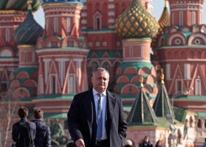 Sclavul se întoarce acasă: Dodon anunță că va participa la parada propagandistică a așa-zisei Zile a Victoriei, de la Moscova.”Pe cheltuiala Rusiei”