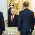 Revolta oligarhilor. Cei mai importanți oameni de afaceri din Rusia îi cer lui Vladimir Putin să frâneze valul de naționalizări fără precedent, în condițiile în care antreprenorii deposedați nu primesc nicio rublă pentru bunurile luate cu japca