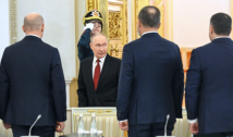 Revolta oligarhilor. Cei mai importanți oameni de afaceri din Rusia îi cer lui Vladimir Putin să frâneze valul de naționalizări fără precedent, în condițiile în care antreprenorii deposedați nu primesc nicio rublă pentru bunurile luate cu japca