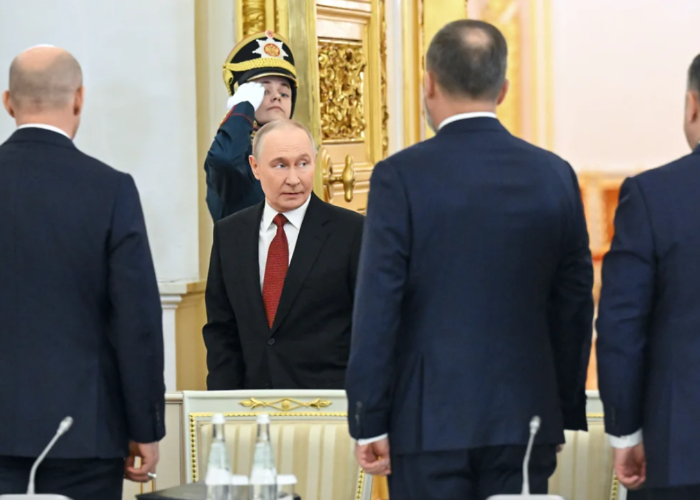 Revolta oligarhilor. Cei mai importanți oameni de afaceri din Rusia îi cer lui Vladimir Putin să frâneze valul de naționalizări fără precedent, în condițiile în care antreprenorii deposedați nu primesc nicio rublă pentru bunurile luate cu japca