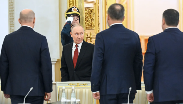 Revolta oligarhilor. Cei mai importanți oameni de afaceri din Rusia îi cer lui Vladimir Putin să frâneze valul de naționalizări fără precedent, în condițiile în care antreprenorii deposedați nu primesc nicio rublă pentru bunurile luate cu japca