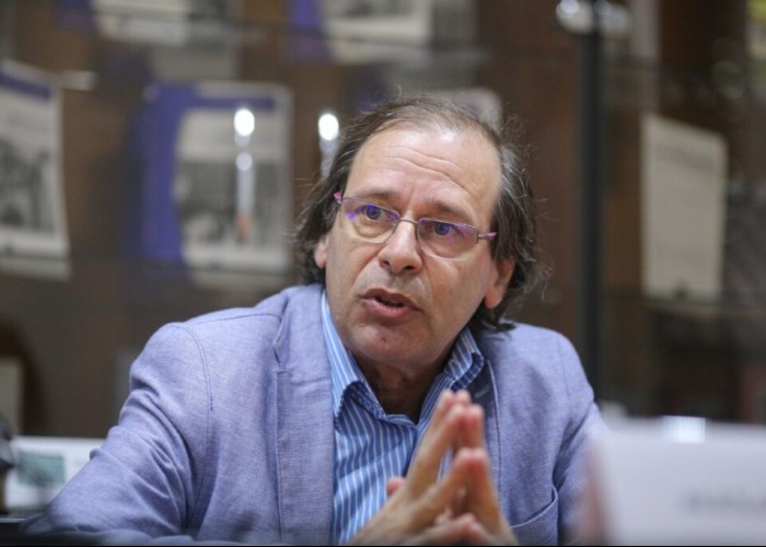 EXCLUSIV. Înainte de ‘89, Alexandru Florian era propagandist PCR și lingușitor al lui Ceaușescu. Promova cultul personalităților comuniste care au săvârșit crime în masă și crime împotriva umanității. E fiu de ideolog sovietic venit călare pe tancuri rusești. A. Florian și atacurile liberticide vizând memoria victimelor comunismului / Adevăratul lui profil