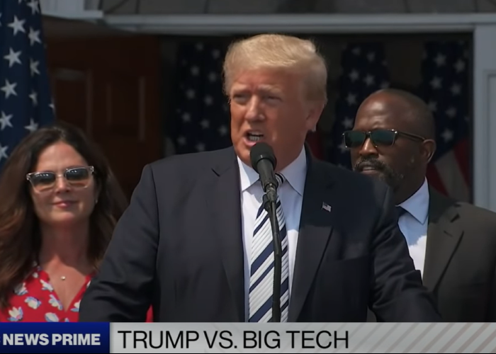 VIDEO. Donald Trump anunță că dă în judecată pentru cenzură Facebook, Twitter și Google, chemându-i în instanță și pe șefii acestora