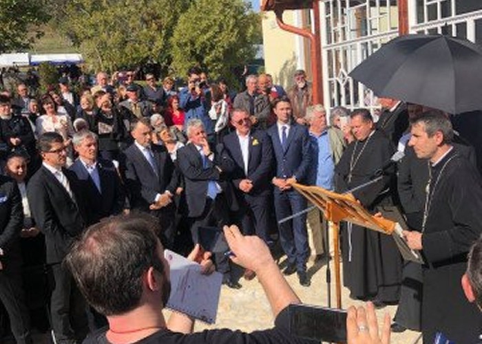 GRUPAJ FOTO A fost inaugurat Memorialul Iuliu Maniu de la Bădăcin! Necesitatea infrastructurii memoriei