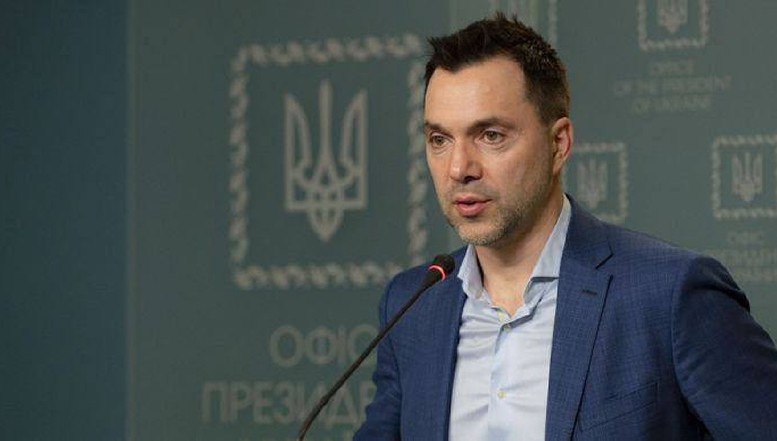 News Alert! VIDEO Propaganda putinistă jubilează: cel mai cunoscut consilier al lui Volodimir Zelenski a demisionat! Arestovici a admis că a făcut o greșeală gravă în comentariul său privind atacul terorist de la Dnipro