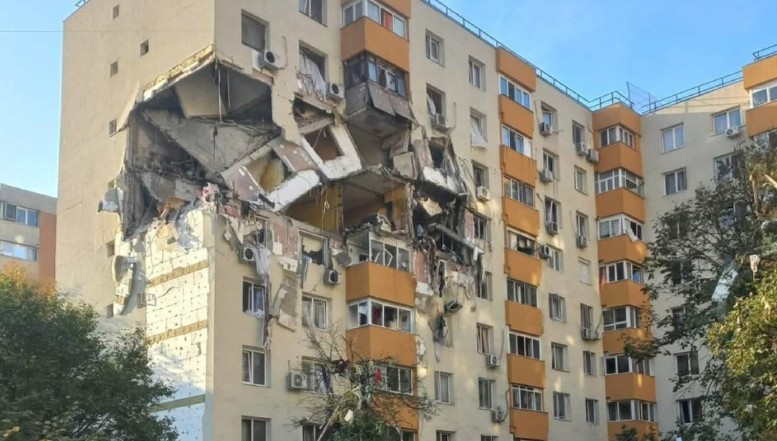 VIDEO. UPDATE Ipoteză-șoc a anchetatorilor în cazul exploziei din Rahova: gazele provin de la o conductă subterană avariată de unde, printr-un canal dezafectat al fostei RADET, s-au acumulat în subsol și apoi în tot blocul care a sărit în aer / Practic, pentru că nu au fost evacuați, oamenii din imobilul 32 nu au avut nicio șansă reală