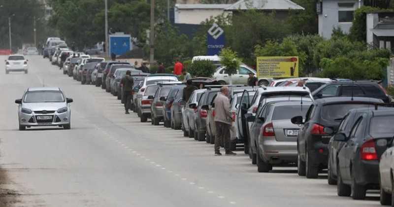 cozi benzina rusia1