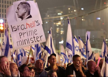 „Bibi, afară!”. Proteste uriașe în Israel după ce premierul Netanyahu l-a demis pe ministrul Apărării. Sute de mii de oameni au ieșit în stradă / Mai mulți polițiști au fost răniți