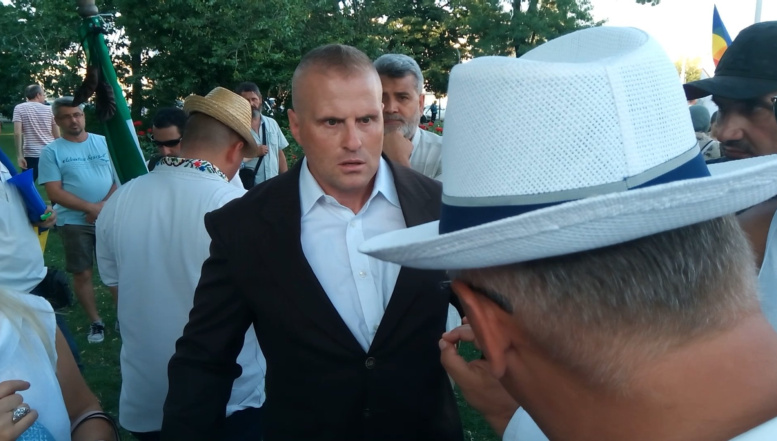 VIDEO Extremistul Călin Mărincuș insultă protestatarii anti-PSD: "Rezist e un c*cat!"