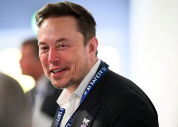 Elon Musk a reevaluat AI-ul. Dacă anterior avertiza că inteligența artificială este mai periculoasă decât arma nucleară, acum menționează că, datorită extinderii ei, va exista o "lume a abundenței", "în care nu mai e nevoie de un loc de muncă"