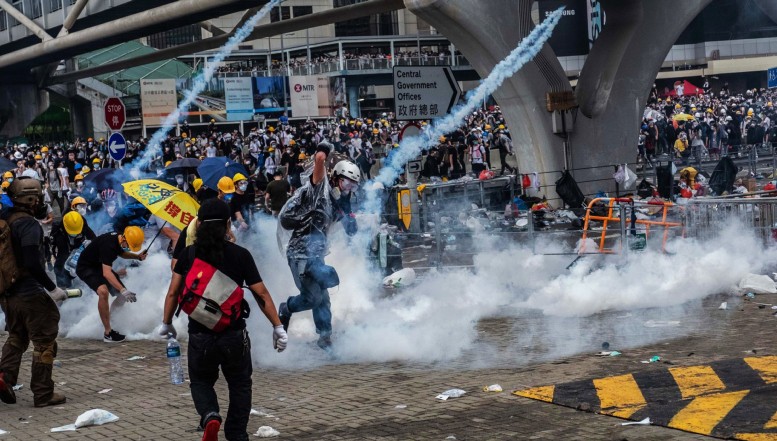 O amânare cât o VICTORIE: amplele proteste din Hong Kong, o PALMĂ usturătoare pentru China comunistă   