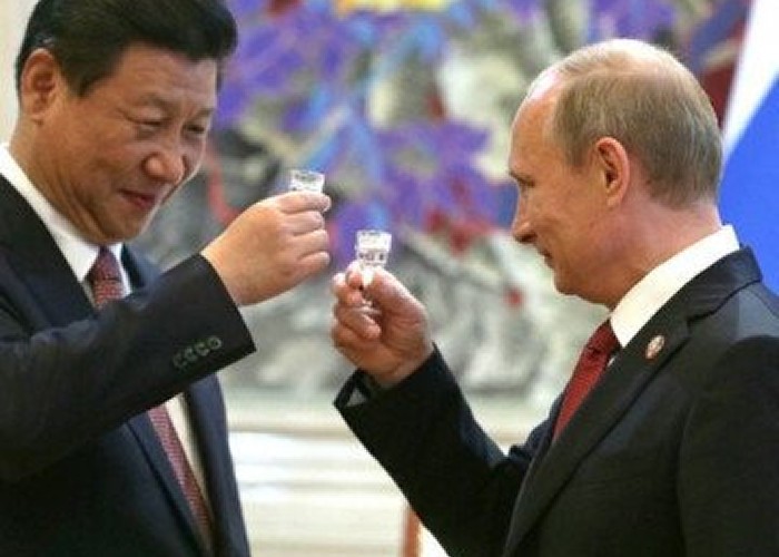 Rusia își transformă cetățenii în cobaii COVIDULUI. Va fi vaccinat tot norodul pentru prestigiul Moscovei bolșevice care vrea să anunțe prima că are cea mai importantă armă de luptă împotriva SARS-CoV-2