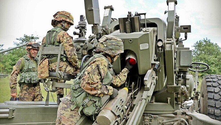 Spania, una dintre cele mai mari țări din NATO, anunță revenirea la sistemele clasice de artilerie în urma experienței Ucrainei din războiul cu rușii