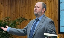 Nici profesorul Papahagi, fervent susținător al lui Nicușor Dan, nu-l place pe desemnatul Veștea, dar consideră că fractura dintre președinte și Ilie Bolojan este adevărata tragedie a acestor zile. „Războiul total între Nicușor și Bolojan, arbitrat de partida putinistă, e o greșeală de neiertat!”
