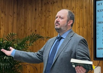 Nici profesorul Papahagi, fervent susținător al lui Nicușor Dan, nu-l place pe desemnatul Veștea, dar consideră că fractura dintre președinte și Ilie Bolojan este adevărata tragedie a acestor zile. „Războiul total între Nicușor și Bolojan, arbitrat de partida putinistă, e o greșeală de neiertat!”