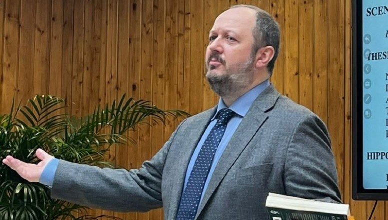 Nici profesorul Papahagi, fervent susținător al lui Nicușor Dan, nu-l place pe desemnatul Veștea, dar consideră că fractura dintre președinte și Ilie Bolojan este adevărata tragedie a acestor zile. „Războiul total între Nicușor și Bolojan, arbitrat de partida putinistă, e o greșeală de neiertat!”