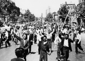 Dramaticele evenimente din august 1953 din Iran, considerate un punct de cotitură care a alimentat resentimentele anti-occidentale și a determinat dospirea revoluției islamice. Figură cheie: premierul ales democratic Mohammad Mossadegh, îndepărtat de SUA și Marea Britanie de la putere. CIA și-a recunoscut implicarea