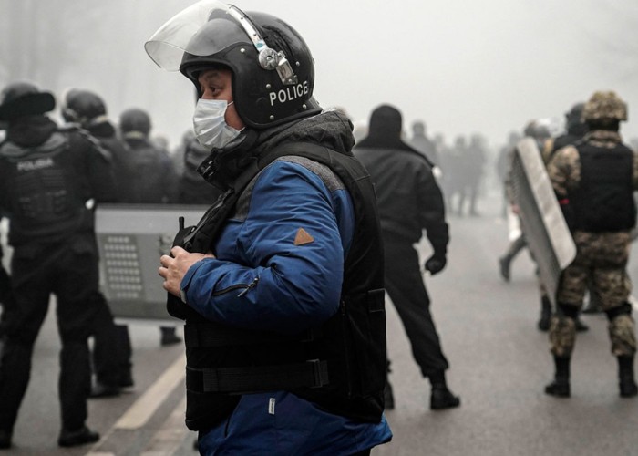 VIDEO. Câți protestatari au fost, de fapt, uciși în Kazahstan. Cel puțin trei șefi din Poliție și Securitate au murit, în mod bizar, după proteste. Doi dintre ei s-ar fi sinucis, al treilea a făcut infarct. Alți oficiali importanți sunt acuzați de înaltă trădare