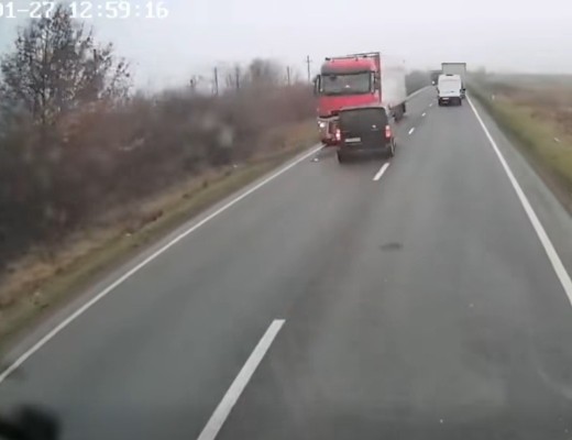 VIDEO UPDATE! Anchetatorii români: Șoferul microbuzului cu suporteri din Grecia consumase droguri și alcool! Firma de închirieri auto respinge categoric că autovehiculul era dotat cu sistem de asistență la menținerea benzii