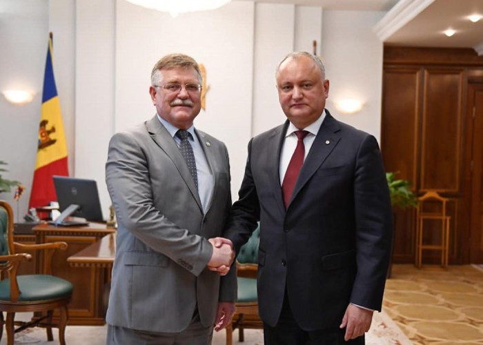 APEL din Diaspora către Maia Sandu și PAS: revocați-l pe rusofilul românofob Victor Țvircun din funcția de ambasador în Qatar. Unealtă a lui Lucinschi, Voronin și Dodon, Țvircun participa la recepțiile Ambasadei Rusiei îmbrăcat în uniformă de polkovnik