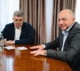 De ce îi e frică lui Marcel Ciolacu să se opereze la spitalul condus de bunul său prieten Cătălin Cîrstoiu, împreună cu care a și format ditamai „consorțiul” spitalicesc regional? Fostul premier ar fi schimbat în ultimul moment locația, după ce ar fi aflat care sunt adevăratele condiții oferite de SUUB