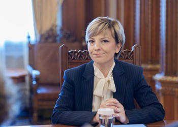 Mărirea taxelor ar trebui să fie ultimul resort. Elena Calistru enunță prioritățile: sporirea gradului de colectare, eficientizarea cheltuielilor statului, absorbția fondurilor europene, actualizarea teritorială a țării / "Putem să avem un ultimatum pentru politicieni, ca măcar să încerce?"