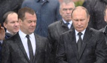 Unul dintre apropiații lui Putin care l-a urât de moarte pe regretatul Aleksei Navalîi este „Jalnicul”, fostul premier Dmitri Medvedev. Disidentul ucis în închisoare l-a ridiculizat și i-a expus fabuloasa avere, strânsă în doar câțiva ani, lăcomia și mania de a-și comanda de pe net zeci de pantofi sport