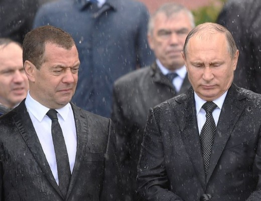 Unul dintre apropiații lui Putin care l-a urât de moarte pe regretatul Aleksei Navalîi este „Jalnicul”, fostul premier Dmitri Medvedev. Disidentul ucis în închisoare l-a ridiculizat și i-a expus fabuloasa avere, strânsă în doar câțiva ani, lăcomia și mania de a-și comanda de pe net zeci de pantofi sport