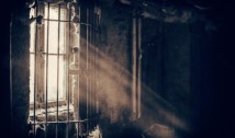 Îngrozitoarele mărturii ale unor femei ucrainene răpite din casele lor de ocupații ruși. Umilite, bătute și torturate abominabil, victimele sunt condamnate apoi la ani grei de închisoare prin intermediul unor acuzații mincinoase, fără ca rudele să știe de soarta lor / ”De fiecare dată când spuneam un cuvânt în ucraineană, bărbații mascați mă loveau în cap”