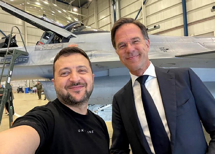 Piloții ucraineni se vor antrena în curând pe F-16 la un centru din România! Anunțul făcut de premierul Olandei în urma unei discuții purtate cu președintele Zelenski: "Avioanele vor ajunge în două săptămâni!". Angajamentul ferm luat de acesta: "Situația devastatoare din Israel și Gaza nu ne va distrage atenția de la Ucraina!"