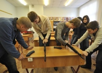 Bulgaria începe pregătirea militară a elevilor de liceu