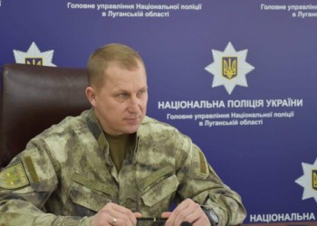 Generalul ucrainean de poliție Viaceslav Abroskin, apropiat al Batalionului Azov, le propune rușilor să-l ia prizonier în schimbul copiilor-ostatici din Mariupol. „Vă rog să mă lăsaţi să intru în Mariupol pentru a-i strânge pe copii şi a organiza plecarea lor. Am nevoie de trei zile. La ultimul punct de control, mă voi preda"