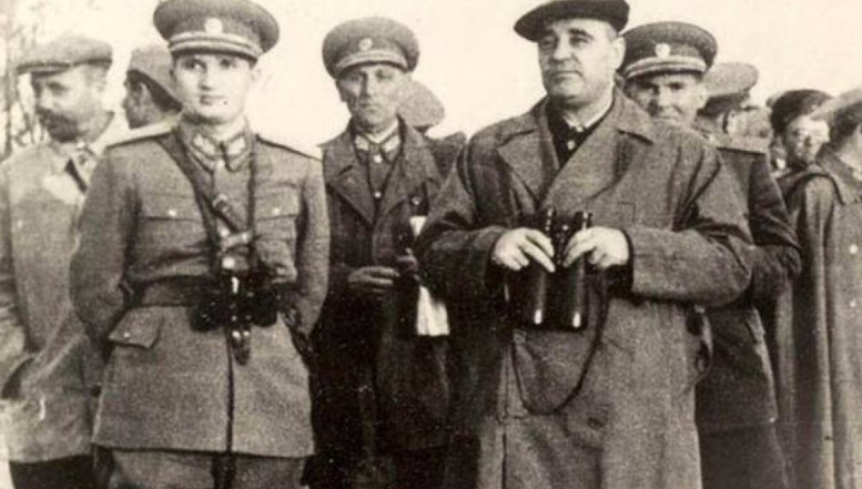 DEZVĂLUIRI. Sângeroasele crime săvârșite de Ceaușescu: înjunghierea unui director de bancă din Slatina, în ‘46, și uciderea, tot cu lovituri de cuțit, a studentului Mironescu. În ‘57, Ceaușescu a tras cu pistolul în țăranii răsculați de la Vadu Roșca, ulterior ordonând trupelor de Securitate să deschidă focul asupra mulțimii. Au murit și copii