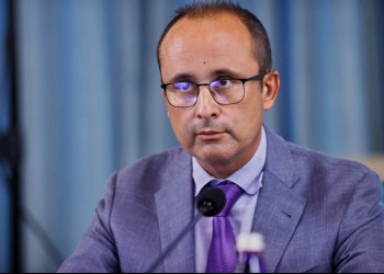 Ce caută Cristian Bușoi, soțul unei notărițe din schema Nordis, la ministerul Energiei? Ce pregătire are papițoiul politic, specializat în funcții și sinecuri la stat, în acest domeniu strategic?