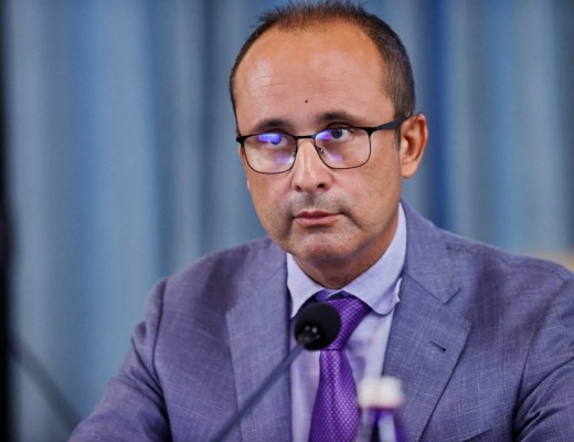 Ce caută Cristian Bușoi, soțul unei notărițe din schema Nordis, la ministerul Energiei? Ce pregătire are papițoiul politic, specializat în funcții și sinecuri la stat, în acest domeniu strategic?
