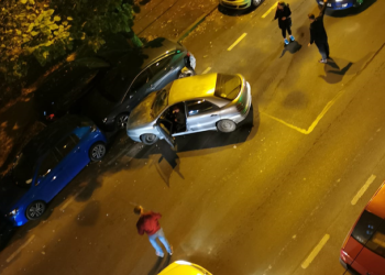 O șoferiță de 74 de ani, băută zdravăn și fără asigurare obligatorie, a făcut prăpăd pe o stradă din București