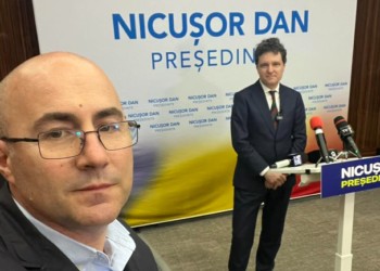 Recorder: Un fost ofițer SRI a devenit voluntar în echipa de campanie a lui Nicușor Dan. Fostul colonel pare să aibă o adevărată fixație pentru primarul general, pozându-se de sute de ori alături de acesta în diverse locuri din țară